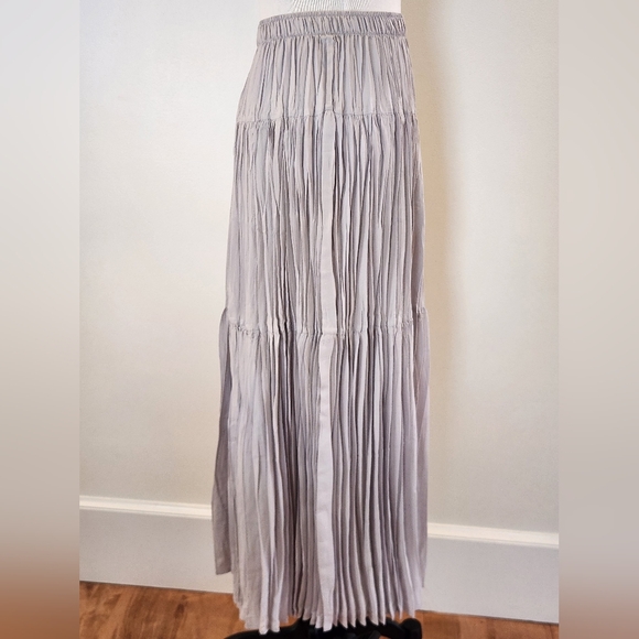 || MDRN || brand skirt, silver gray, maxi, pleated, elastic waist, tiered - Picture 4 of 5